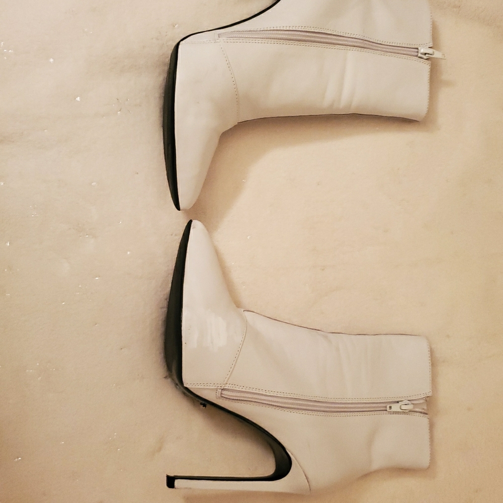 Freddie Bootie in white Cappretto